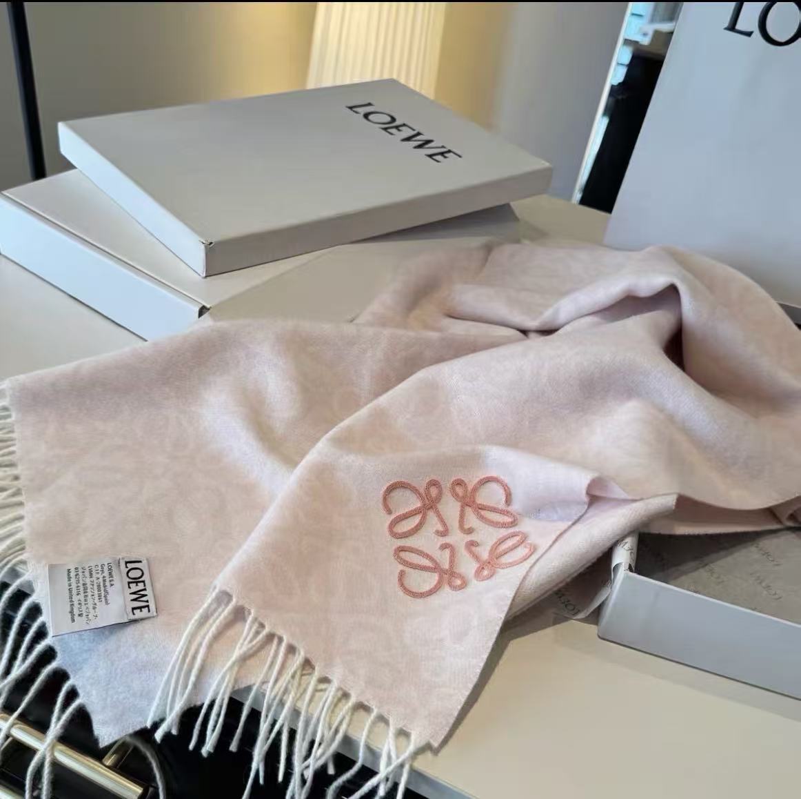 Puha ködpor jacquard hímzett rojtos sál, puha meleg kendő ősszel és télen, temperamentumos ingázó sokoldalú sál