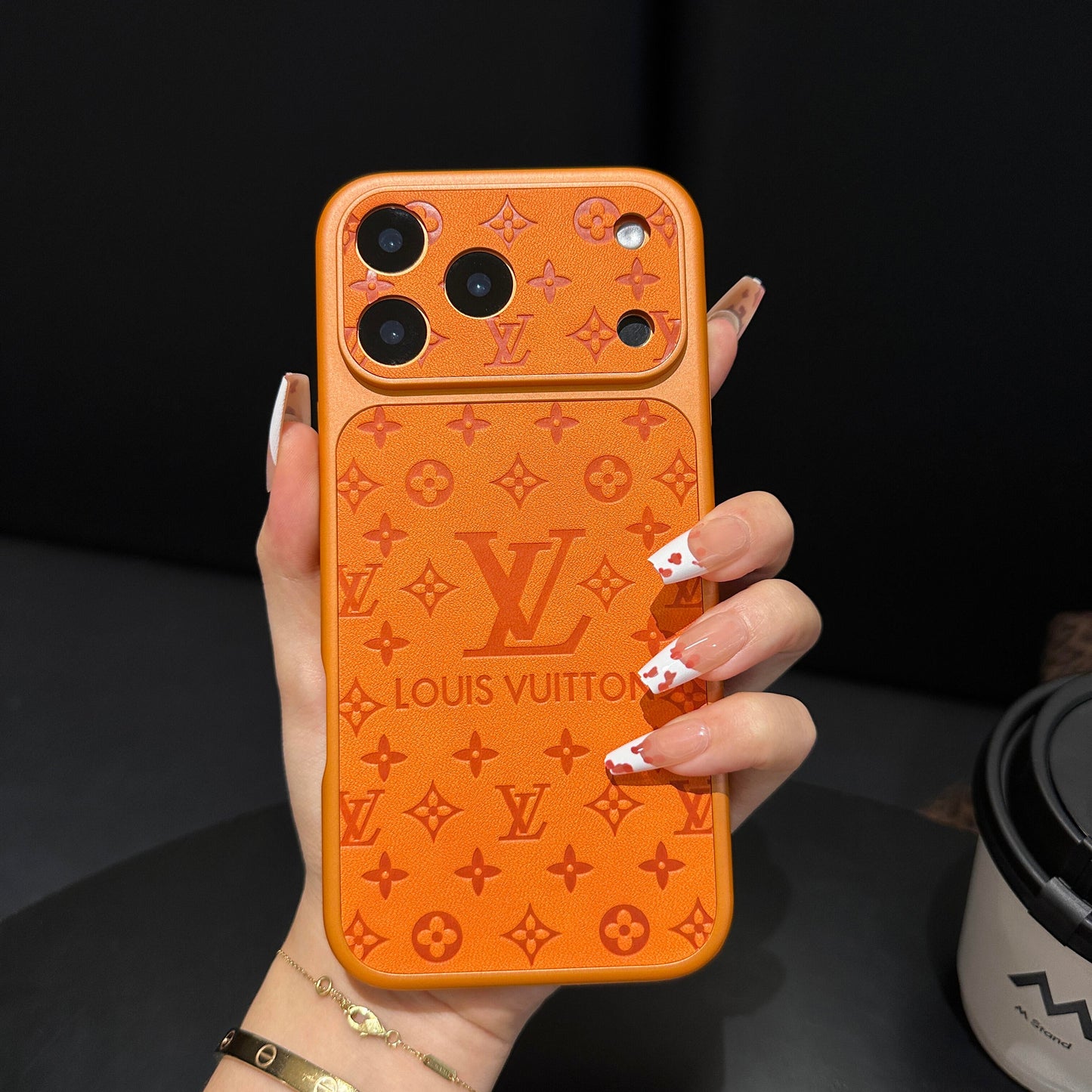 Capa luxuosa para iPhone com padrão em relevo