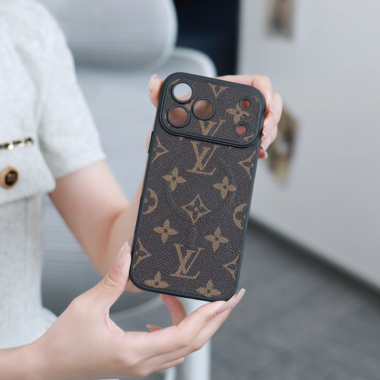 MagSafe Classic Leather iPhone Case