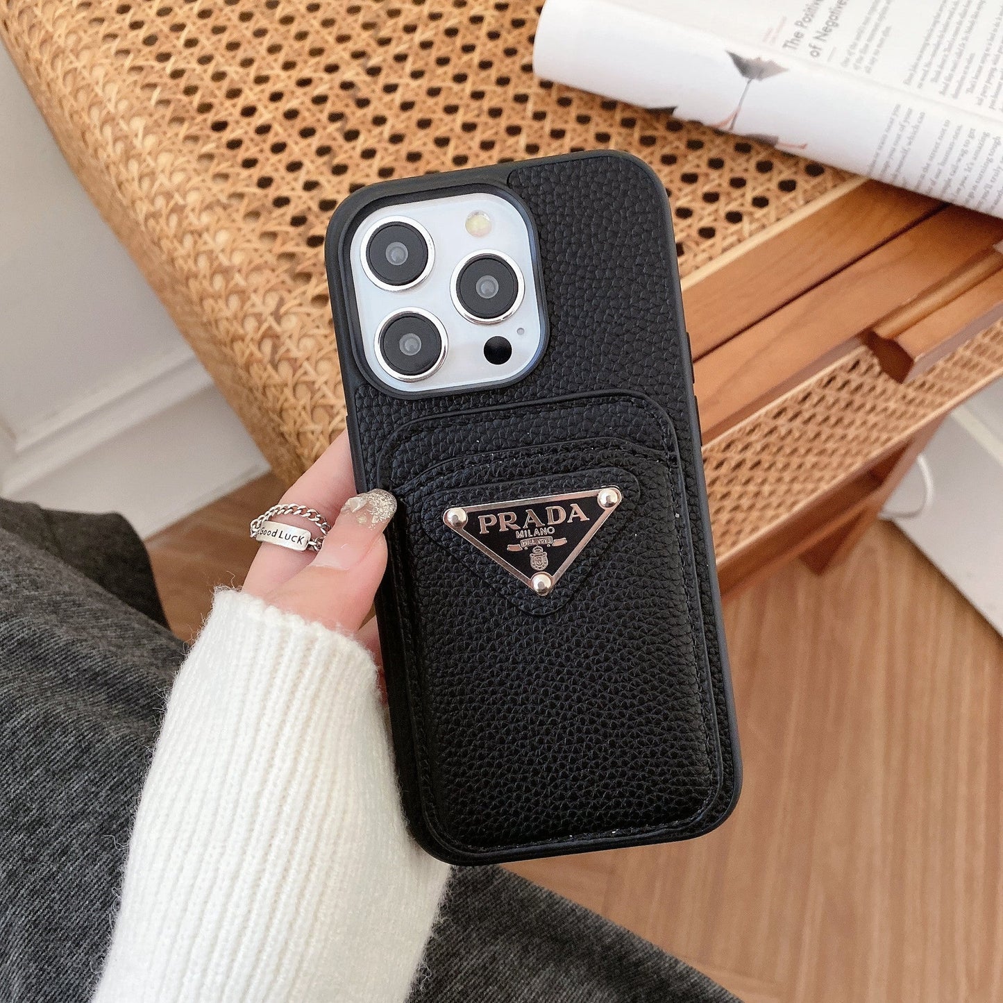 Custodia per iPhone colorata con portacarte Pra