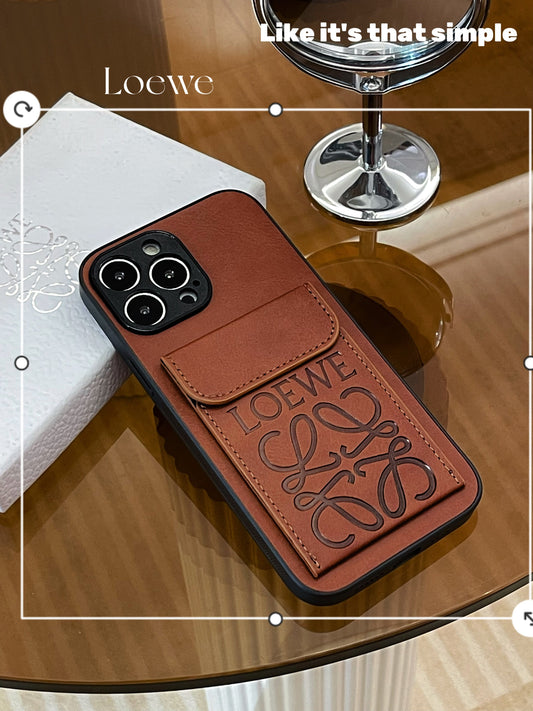 Capa para iPhone LOEWE com suporte para cartão marrom-LZP241448
