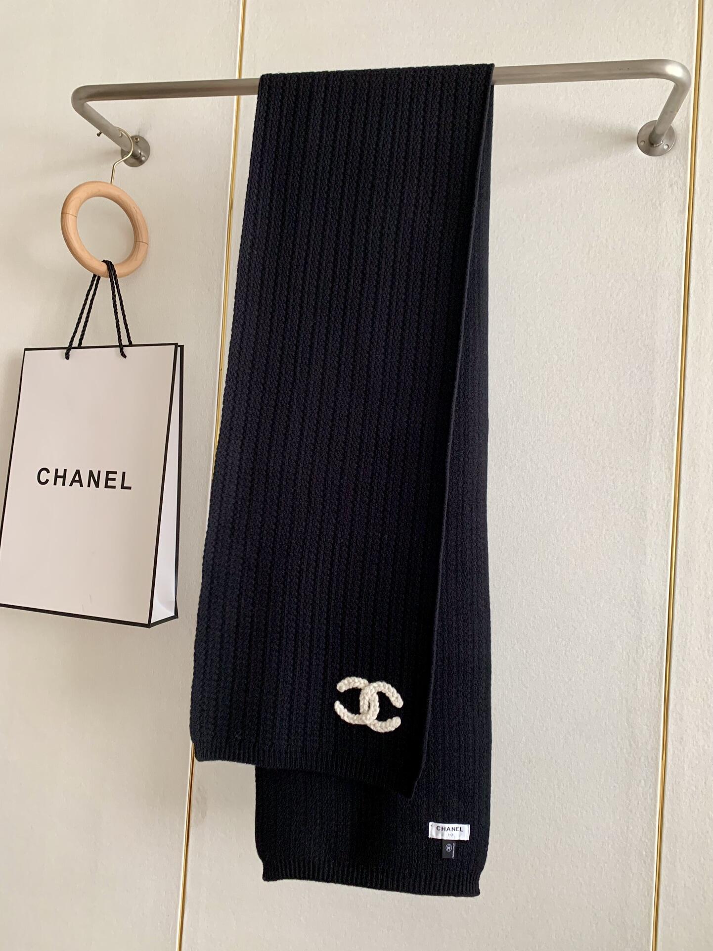 Black pit-pattern knitted scarf, three-dimensional double-standard thermal shawl