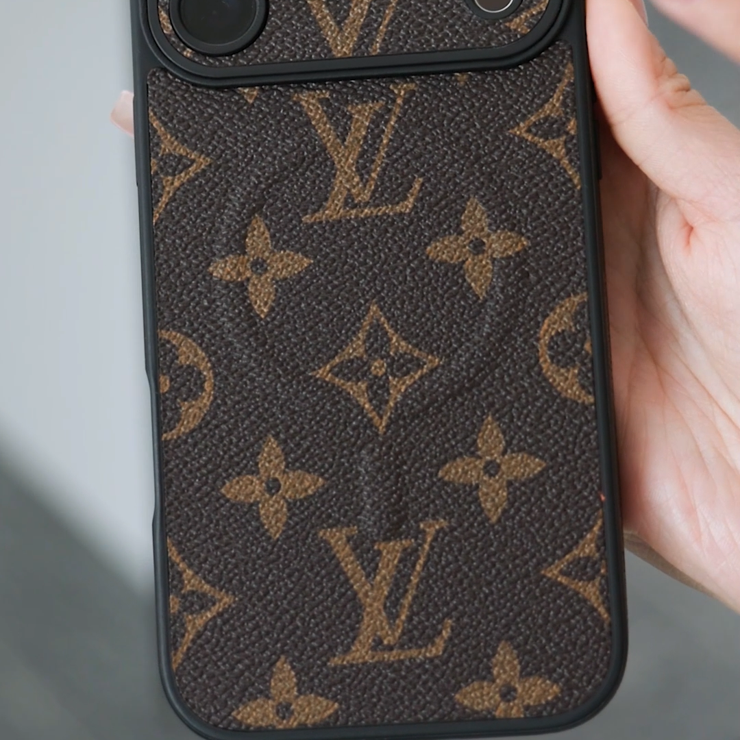 MagSafe Classic Leather iPhone Case