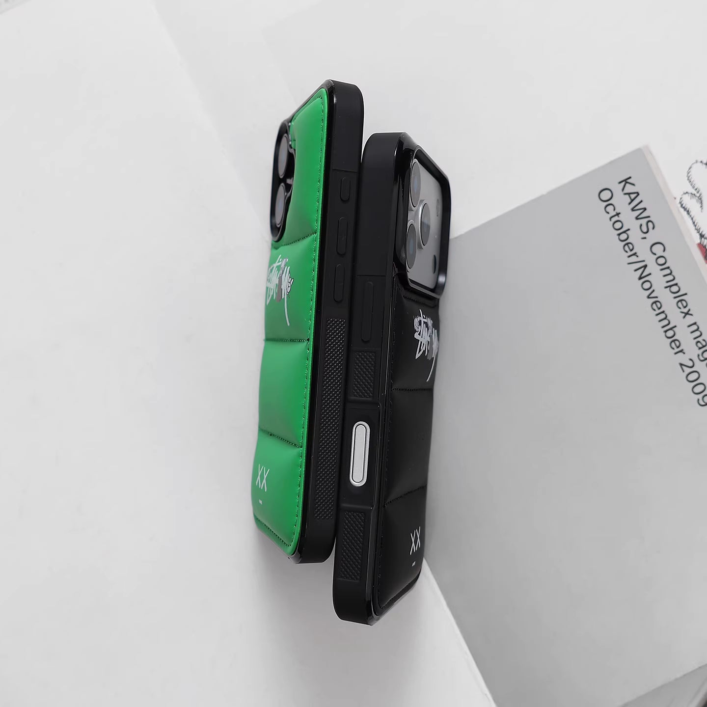 Étui de collaboration Streetwear x Kaws Design