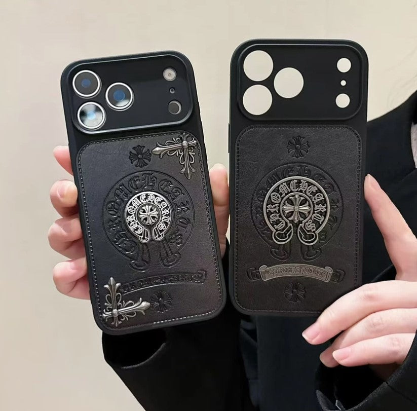Черный кожаный чехол с готической эмблемой