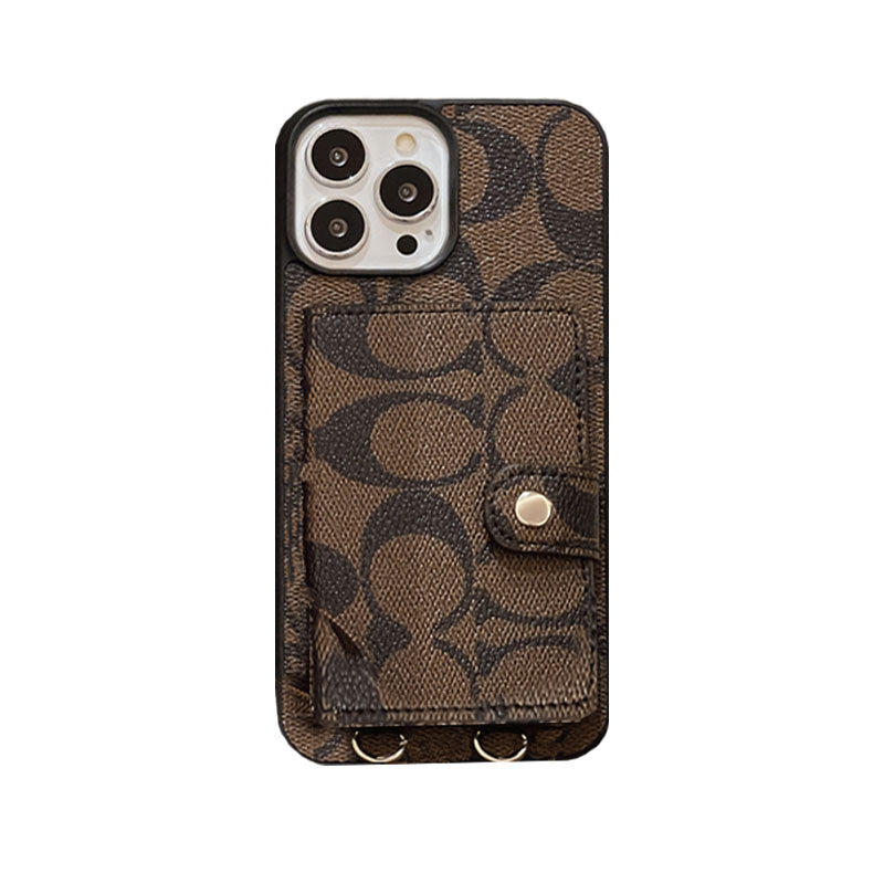지갑과 스트랩이 있는 Coach iPhone 케이스 브라운 -SZK240402