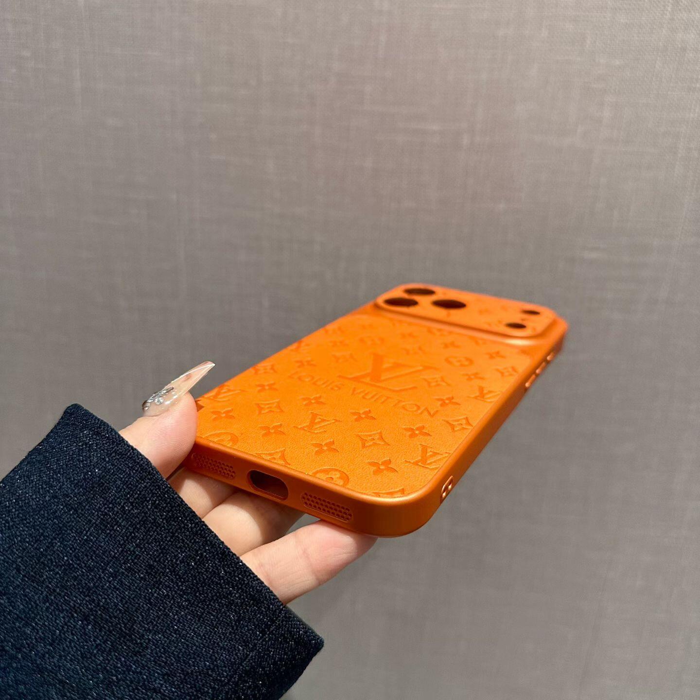 Capa luxuosa para iPhone com padrão em relevo