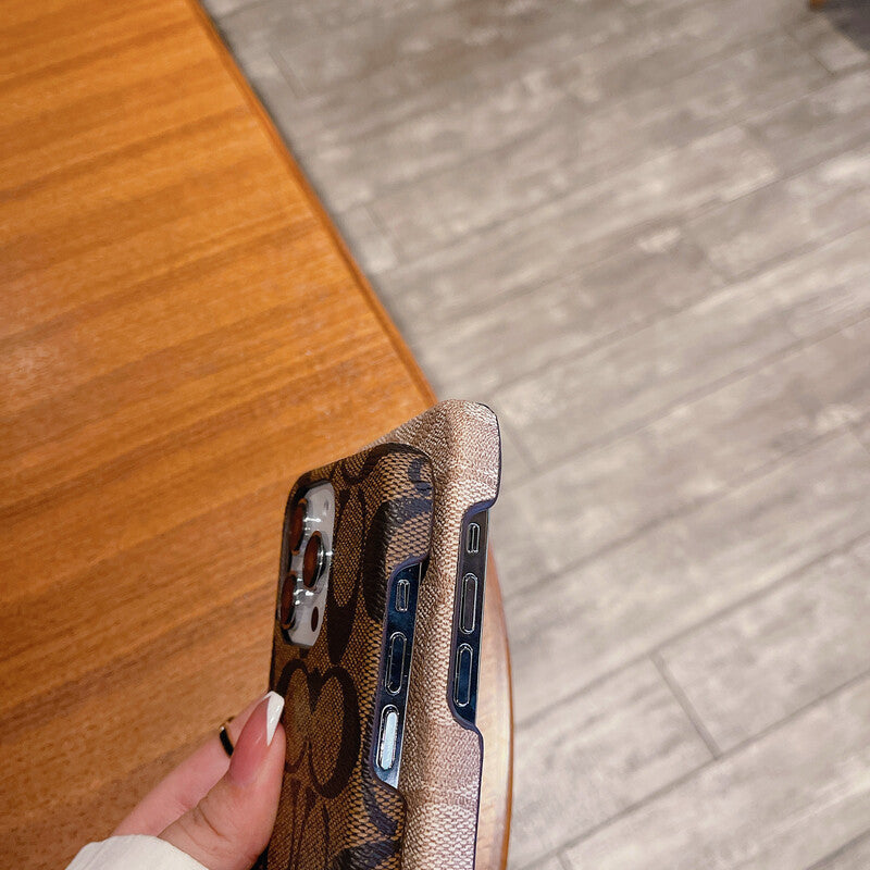 Capa clássica para iPhone Coach marrom -JDK241426