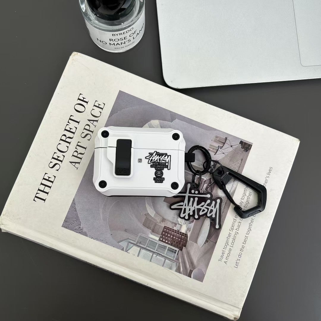 Carcasă robustă pentru AirPods, inspirată de streetwear, cu clemă carabinier
