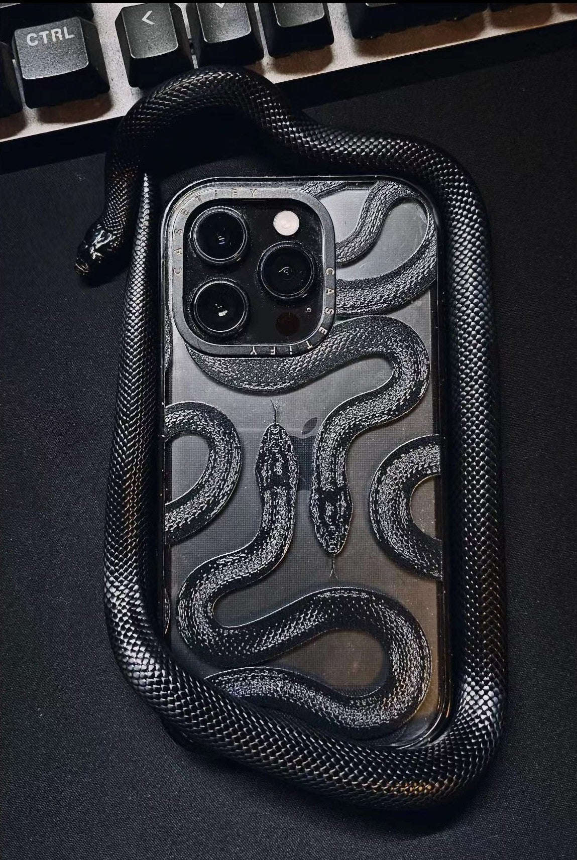 MUSTA KINGSNAKE iPHONE KOTELO