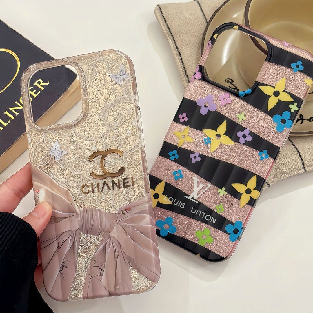 Chic Elegance: Lyxigt pärl-utsmyckat iPhone-fodral