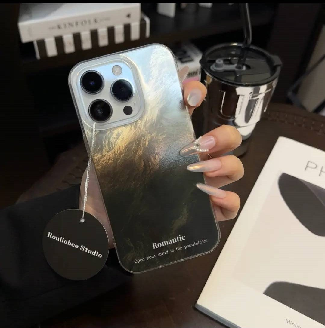 Glacier Blur Shell iPhone 케이스 – INS 스타일 무지개 빛깔의 디자인