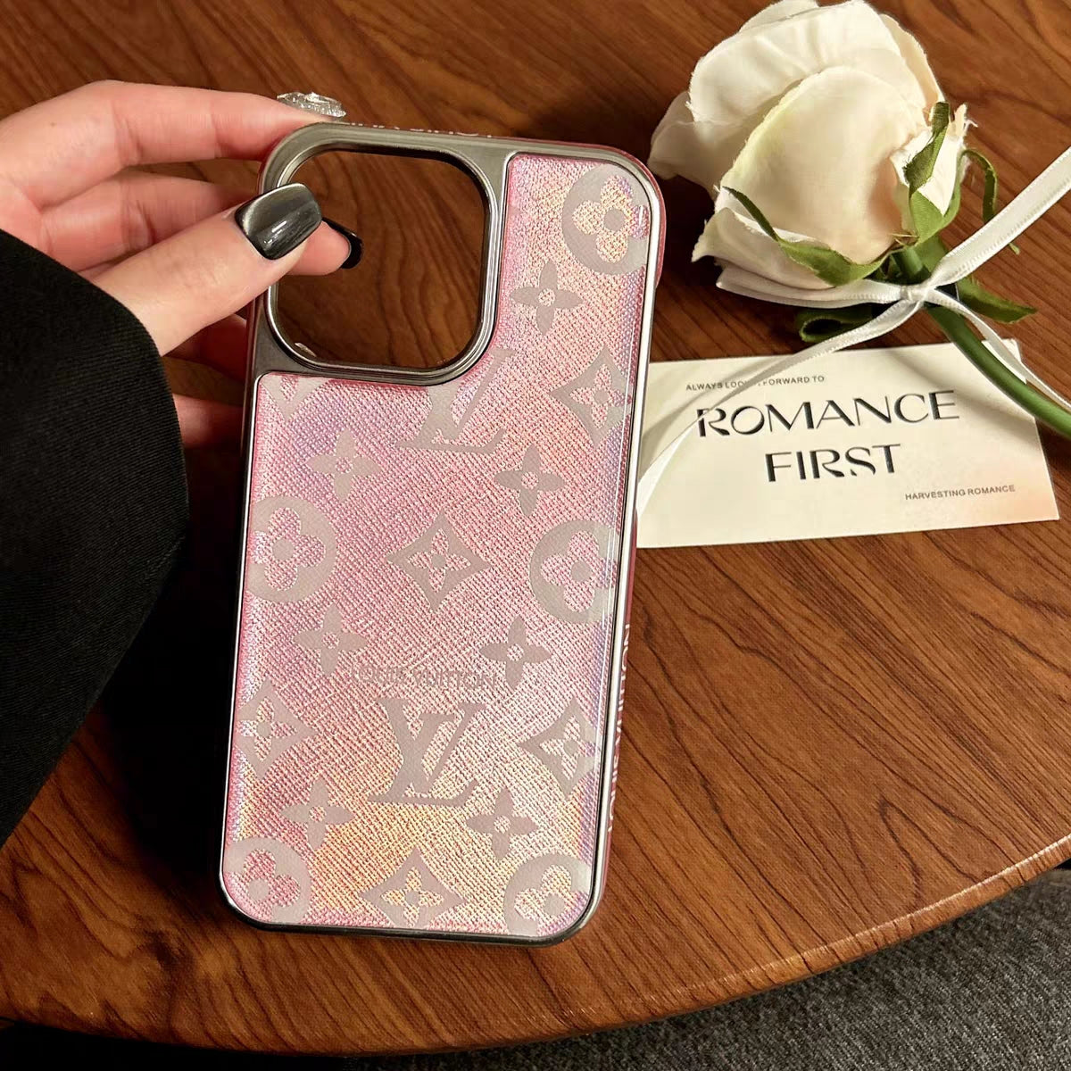 휴대전화 속 럭셔리 – 세련됨. 용감한. 상의. 아이폰 케이스