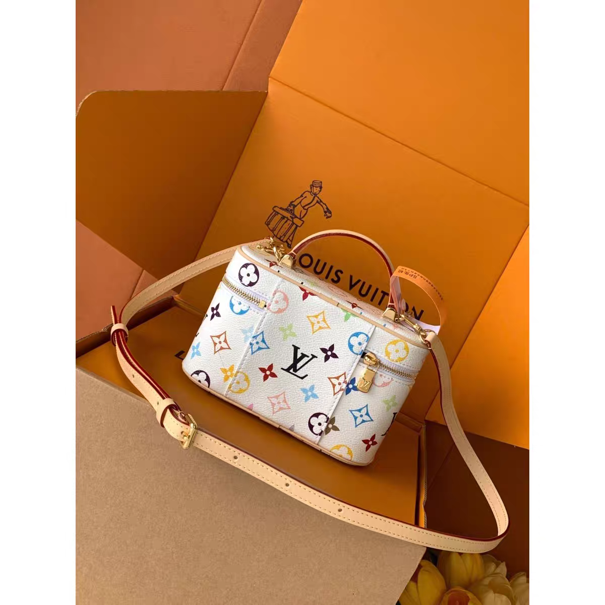 Torba do ręki Box inspirowana stylem vintage – eleganckie pudełko z monogramem