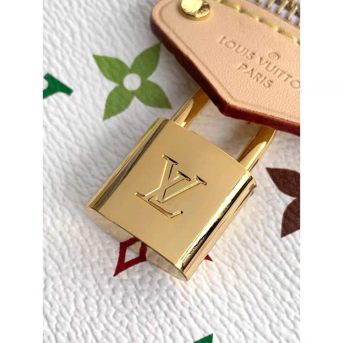 復古風格的 Box 手提包 – 優雅的 Monogram Tote Box