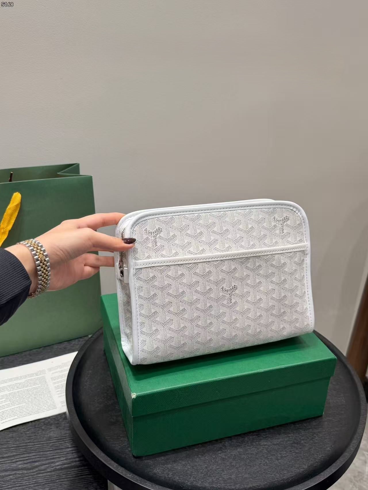 Nélkülözhetetlen clutch táska férfiaknak