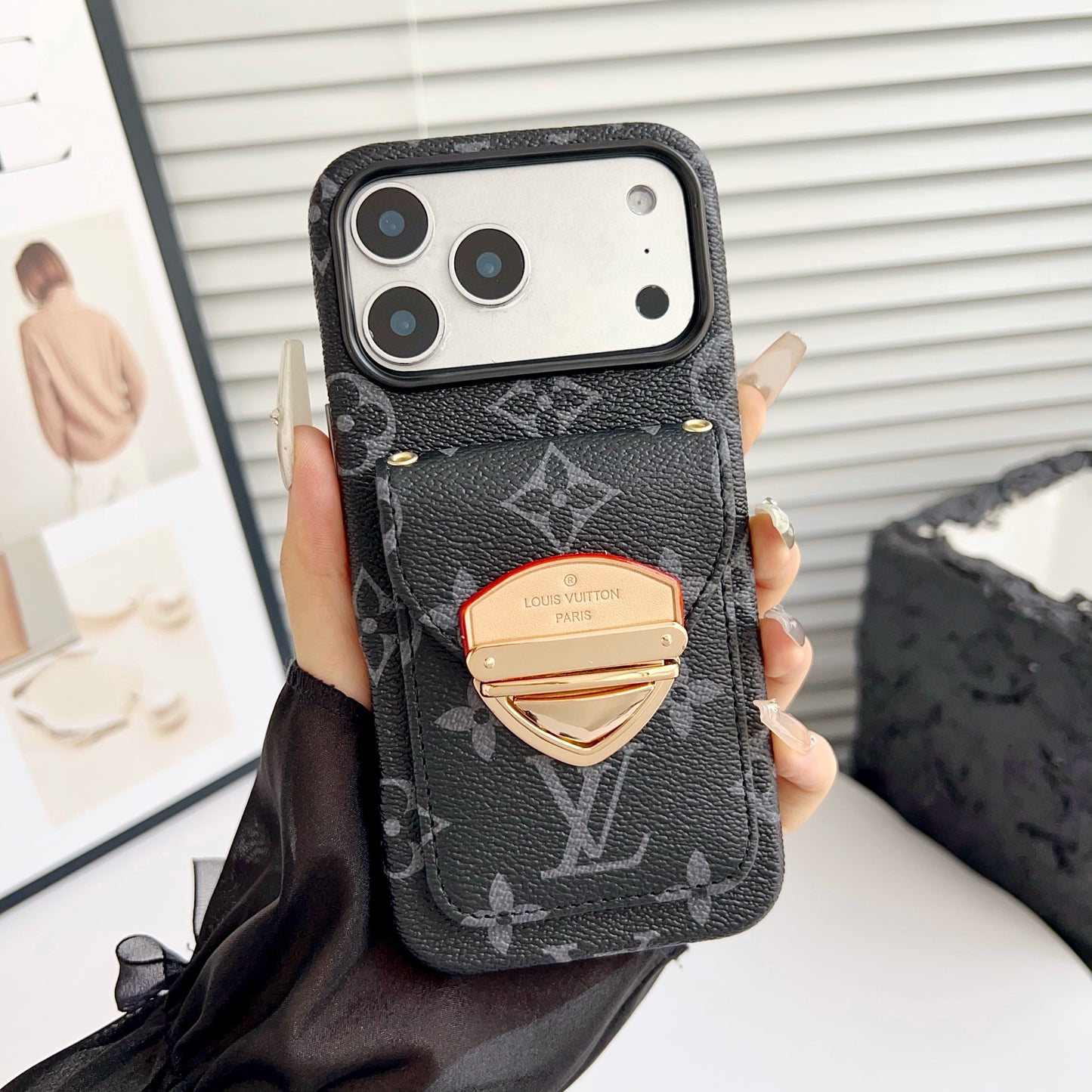 Lyxigt axelbandsskal till iPhone med kortficka & Avtagbar rem