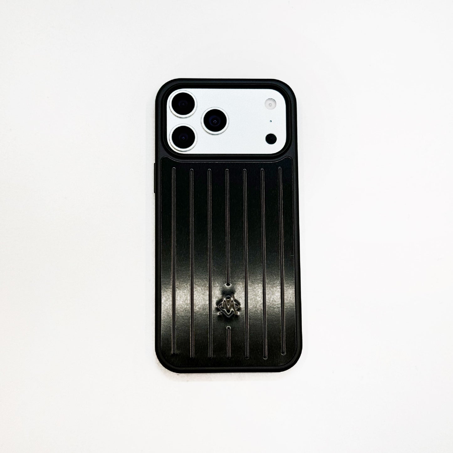 Ribbed Metallic Armor iPhone-kotelo – Tyylikäs suojaus, joka on saanut inspiraationsa matkustamisesta