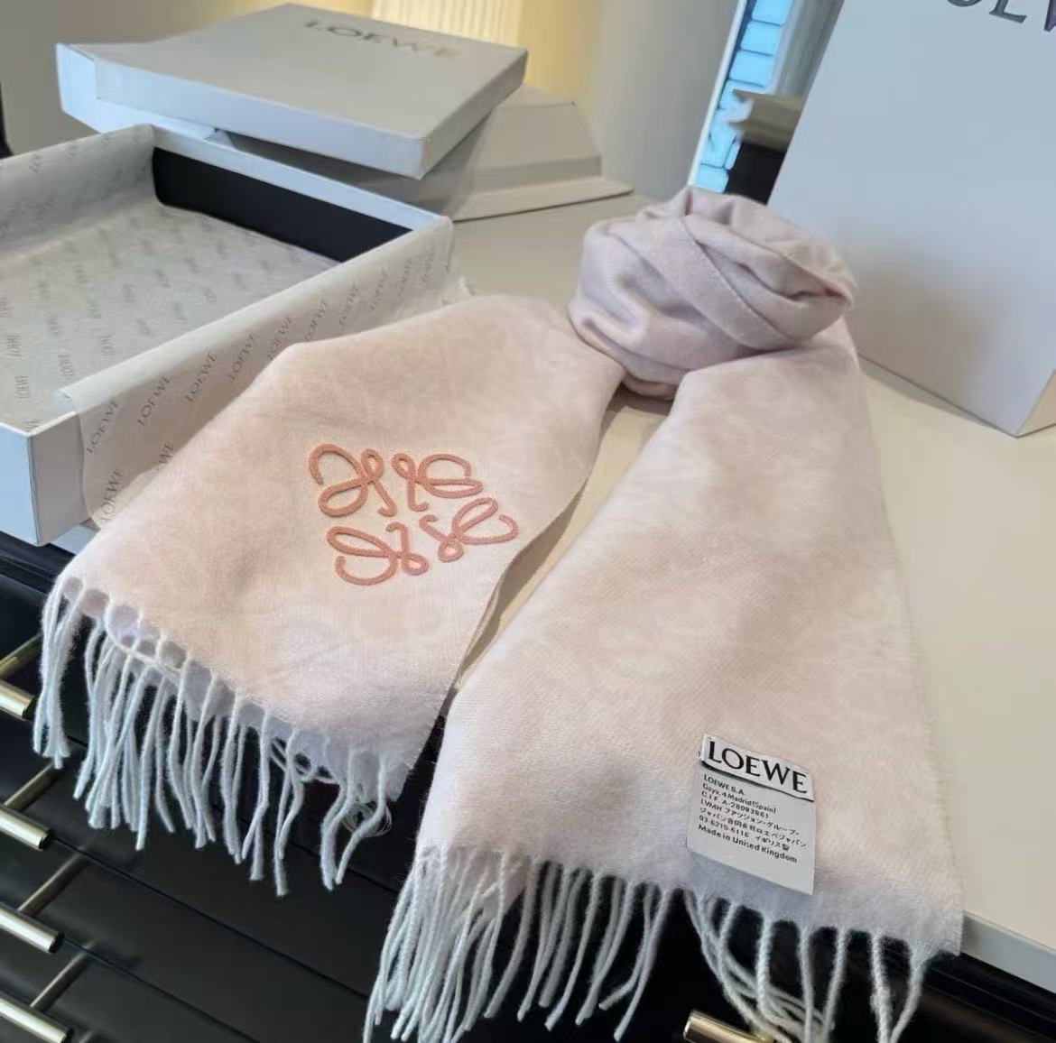 Puha ködpor jacquard hímzett rojtos sál, puha meleg kendő ősszel és télen, temperamentumos ingázó sokoldalú sál