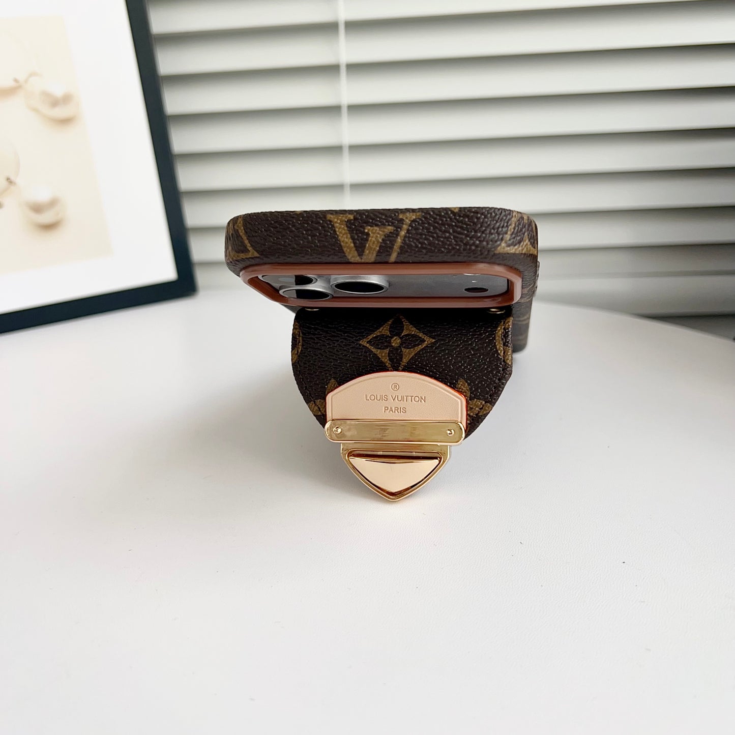 Lyxigt axelbandsskal till iPhone med kortficka & Avtagbar rem