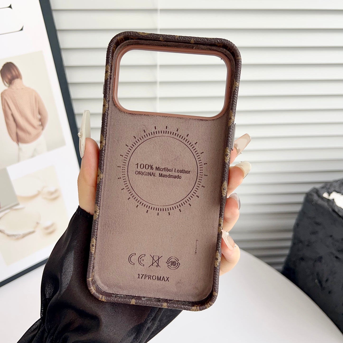 Lyxigt axelbandsskal till iPhone med kortficka & Avtagbar rem