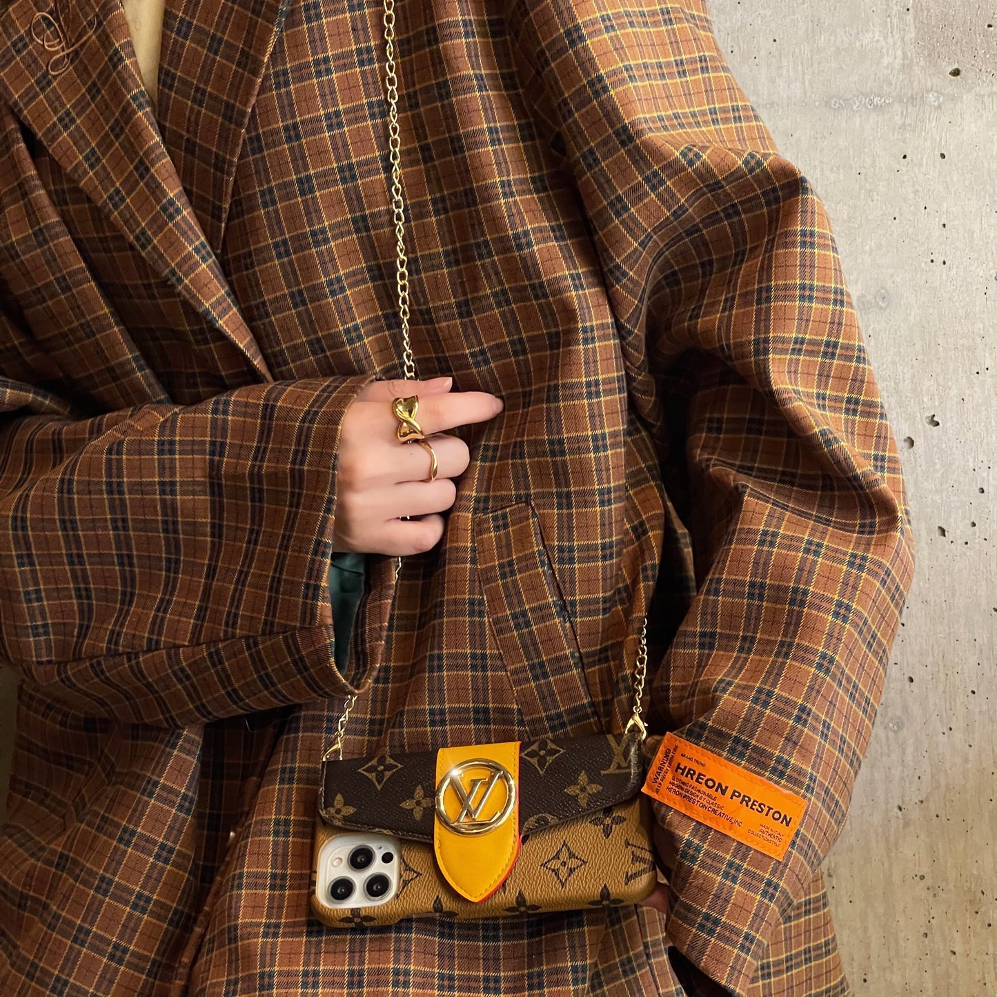 Étui pour iPhone avec porte-cartes à bandoulière Lou Gold