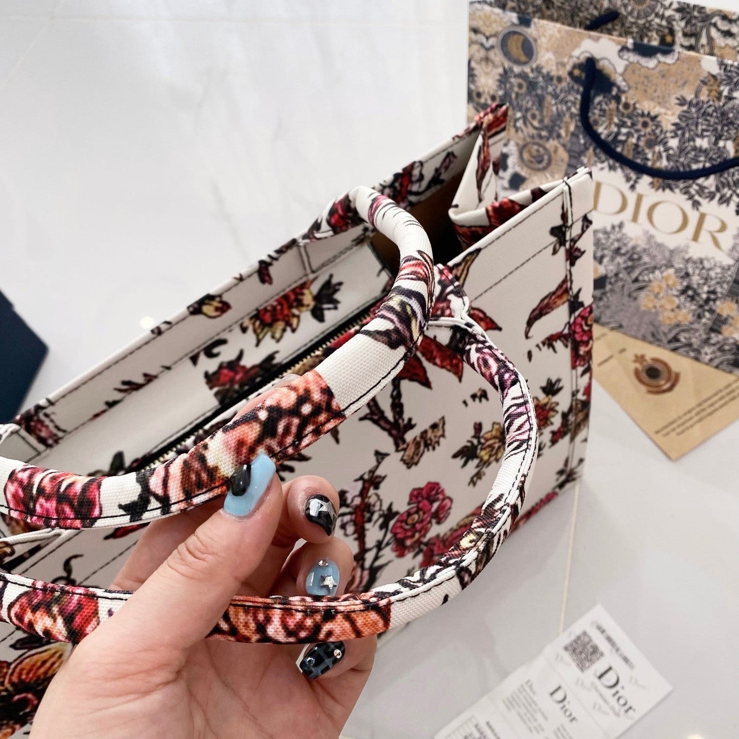 時尚 & 精緻：輕奢皮革手提包