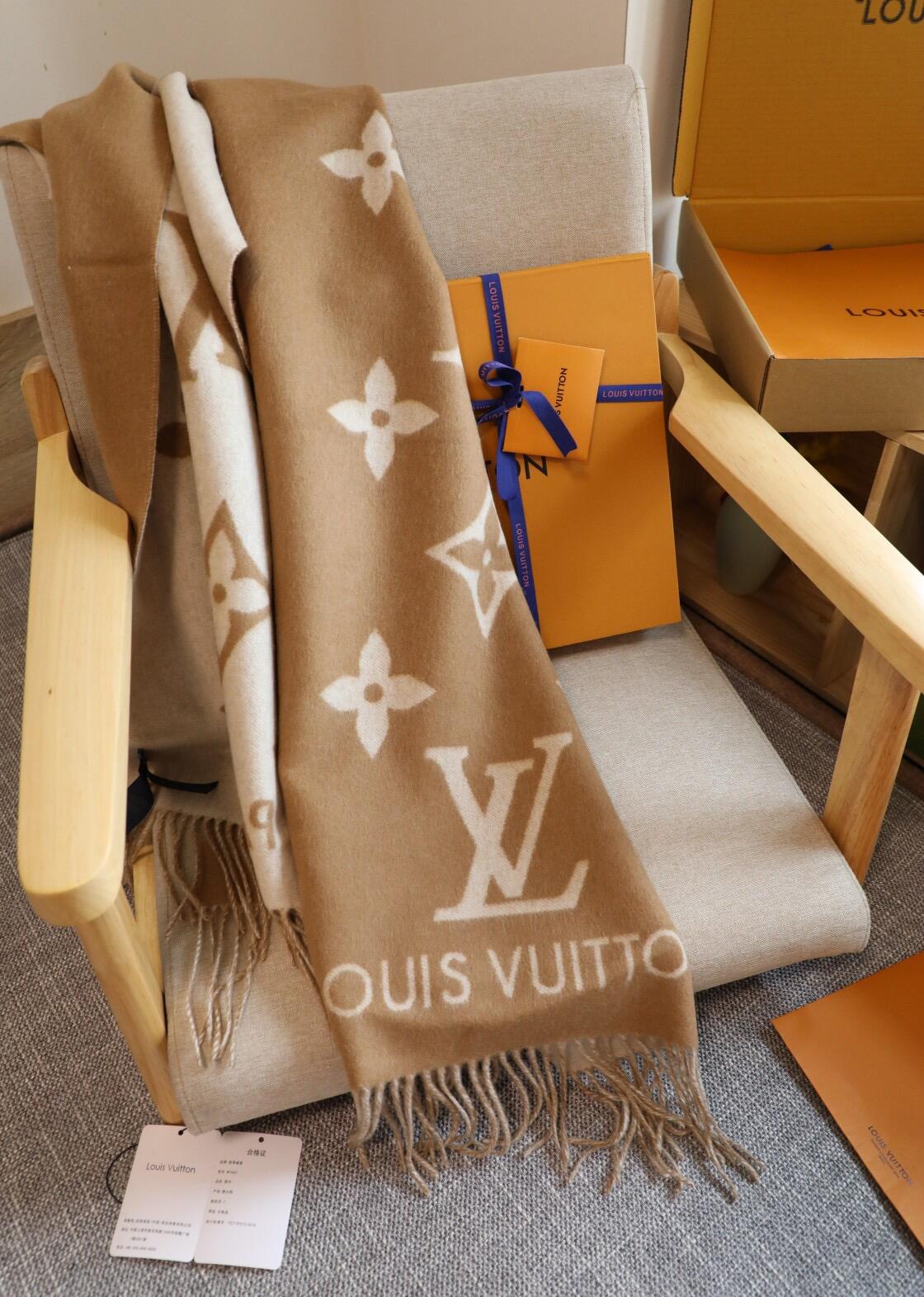 Πλεκτό κασκόλ σε καστανό τόνο πλήρους στάμπας, σάλι σε ρετρό στυλ σε κουτί δώρου