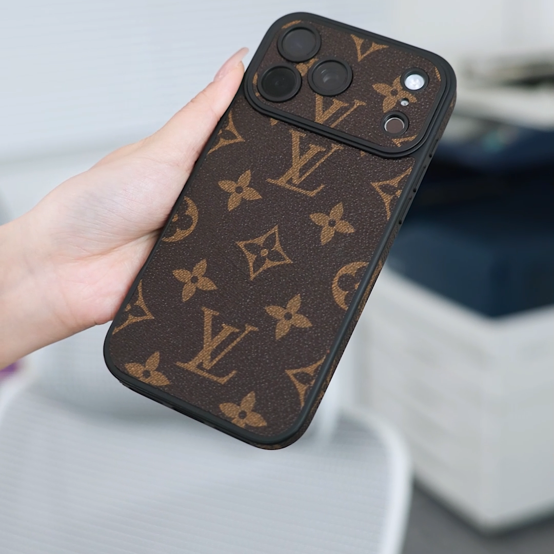 MagSafe Classic Leather iPhone Case