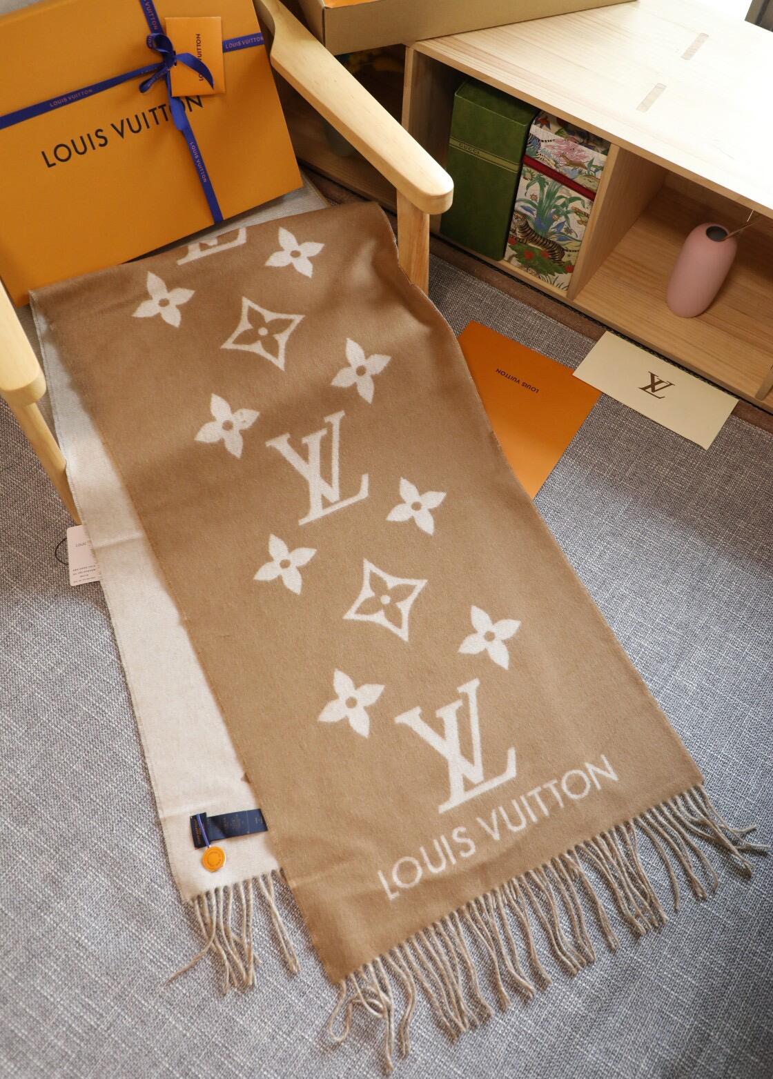 Πλεκτό κασκόλ σε καστανό τόνο πλήρους στάμπας, σάλι σε ρετρό στυλ σε κουτί δώρου