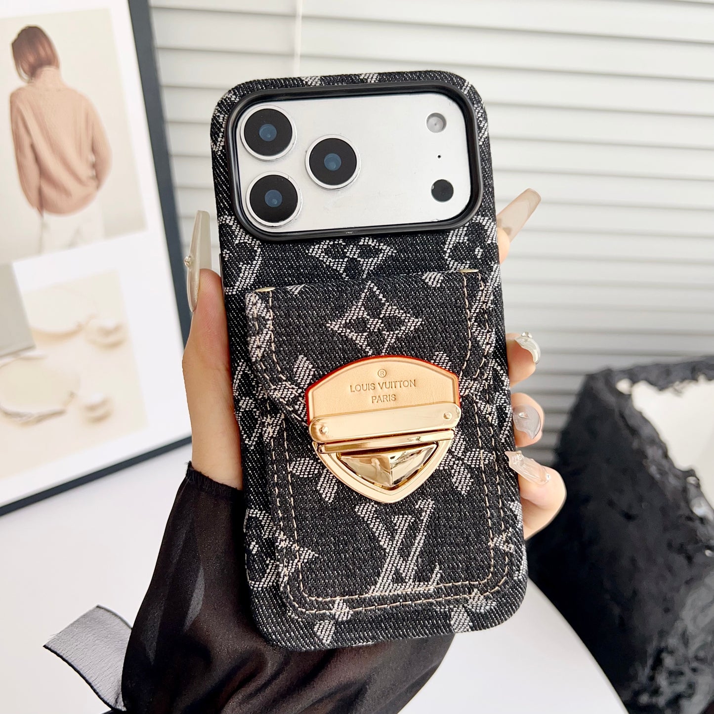 Lyxigt axelbandsskal till iPhone med kortficka & Avtagbar rem