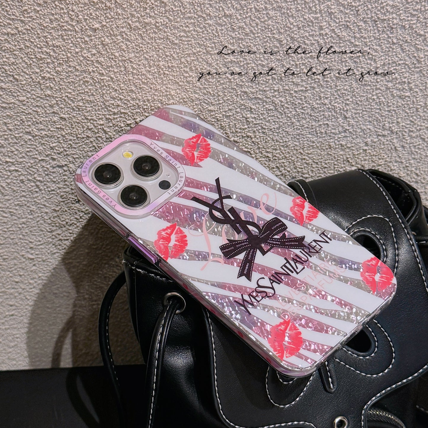 Lou Coque et skin iPhone