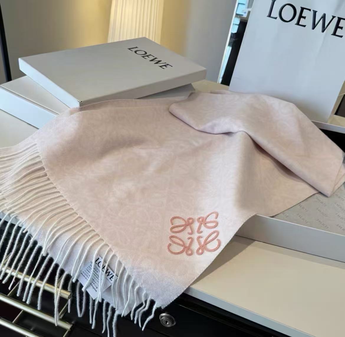 Puha ködpor jacquard hímzett rojtos sál, puha meleg kendő ősszel és télen, temperamentumos ingázó sokoldalú sál