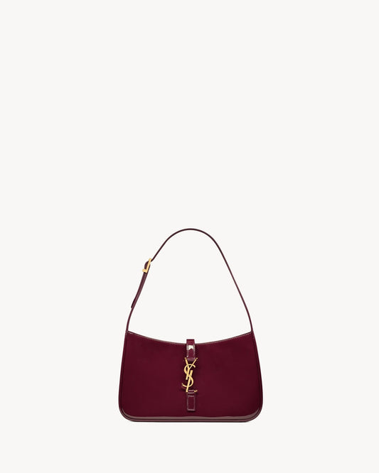 Saint Laurent Le 5 à 7 Hobo in vernice – Eleganza bordeaux