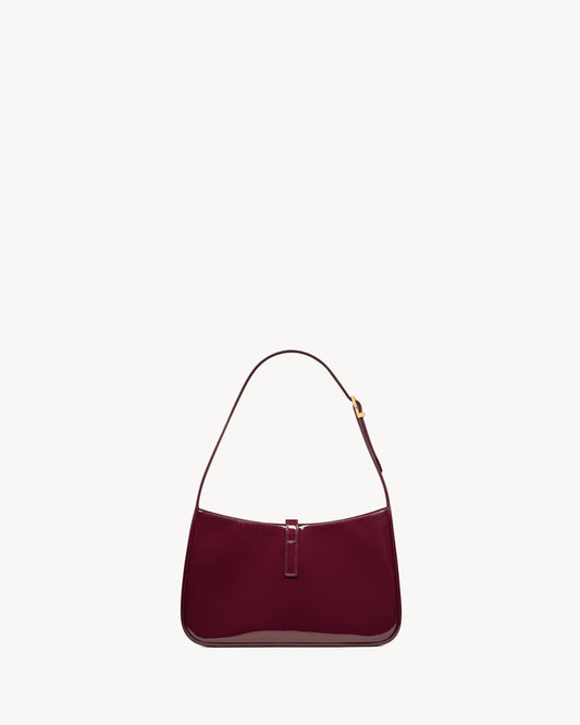 Saint Laurent Le 5 à 7 Hobo in vernice – Eleganza bordeaux