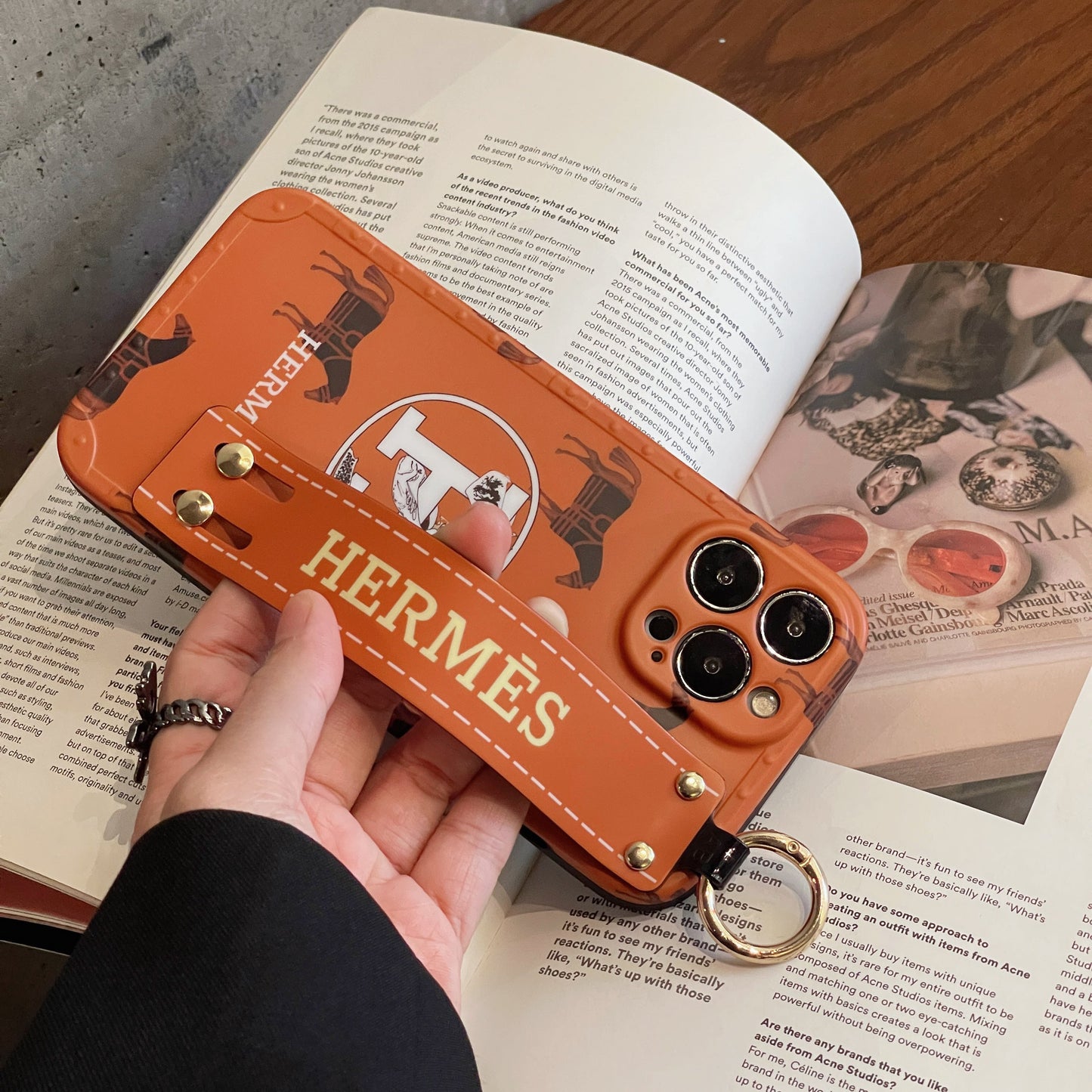 Pouzdro H Wristband na iPhone