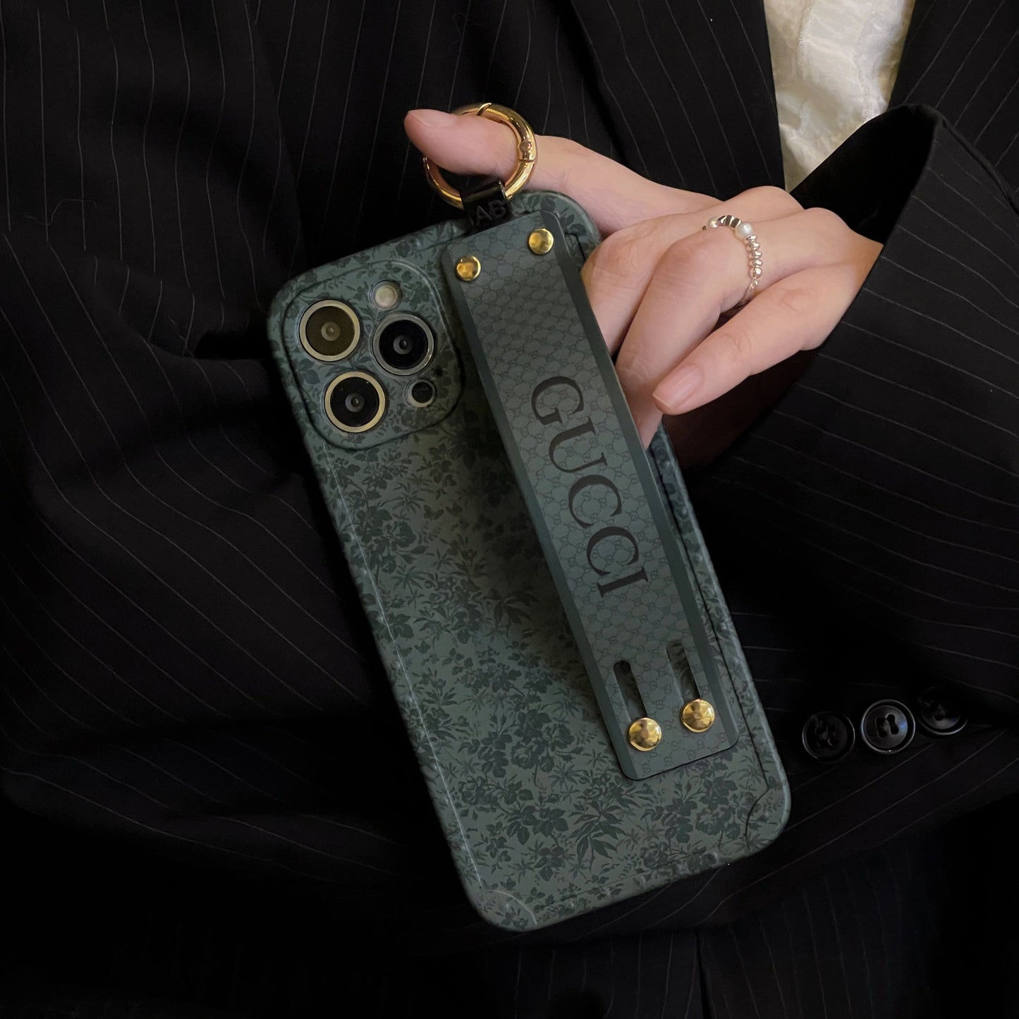 Pouzdro GG Wristband na iPhone