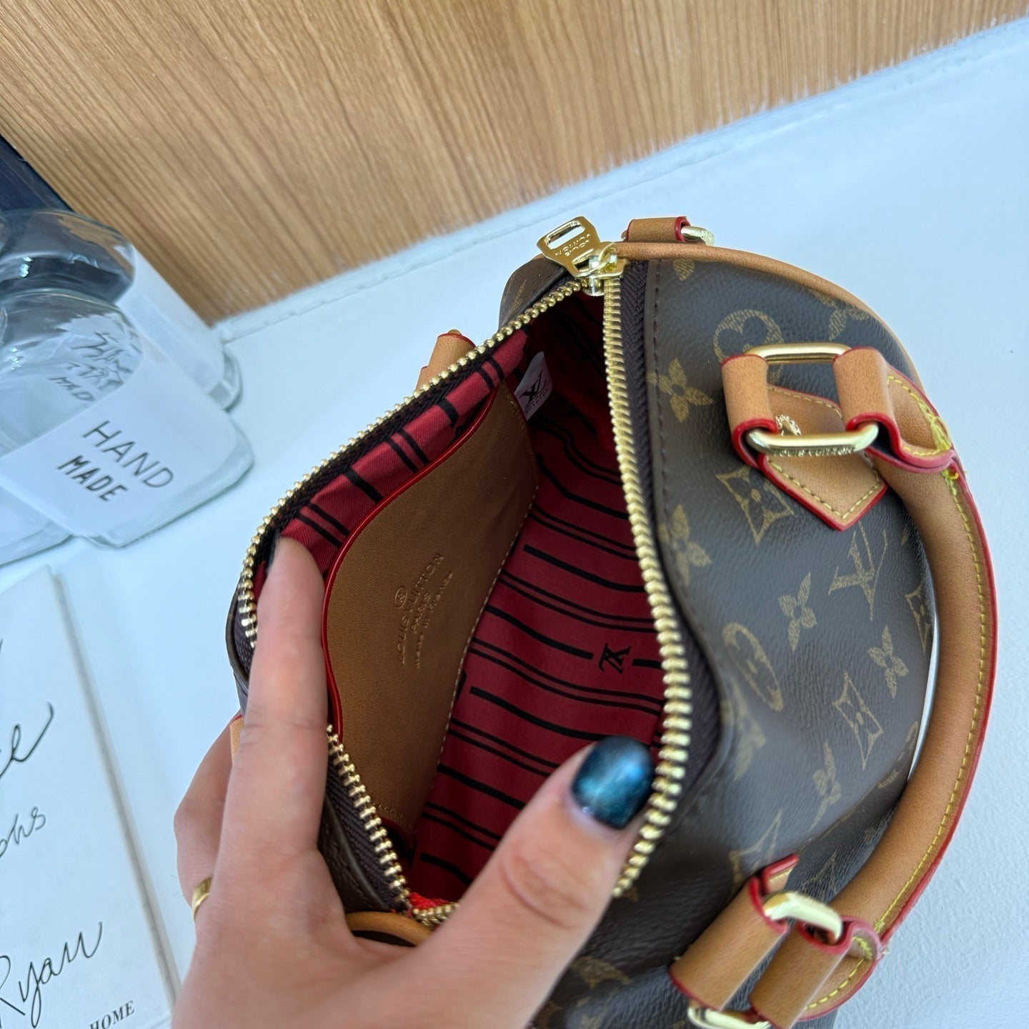Klasszikus Monogram mini hordótáska