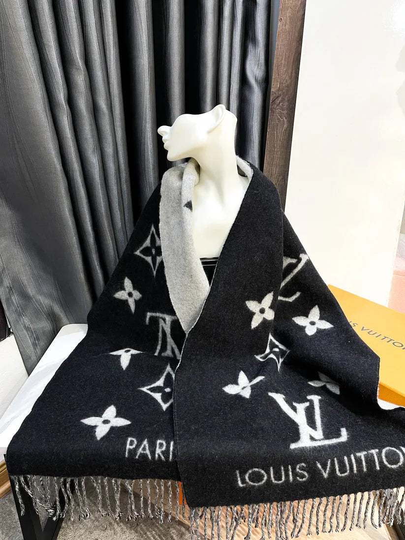 Πολυτελές πλεκτό κασκόλ με αναστρέψιμο μονόγραμμα