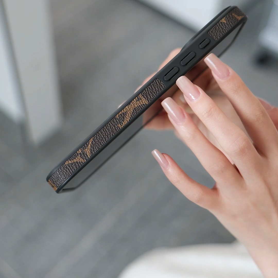 MagSafe Classic Leather iPhone Case