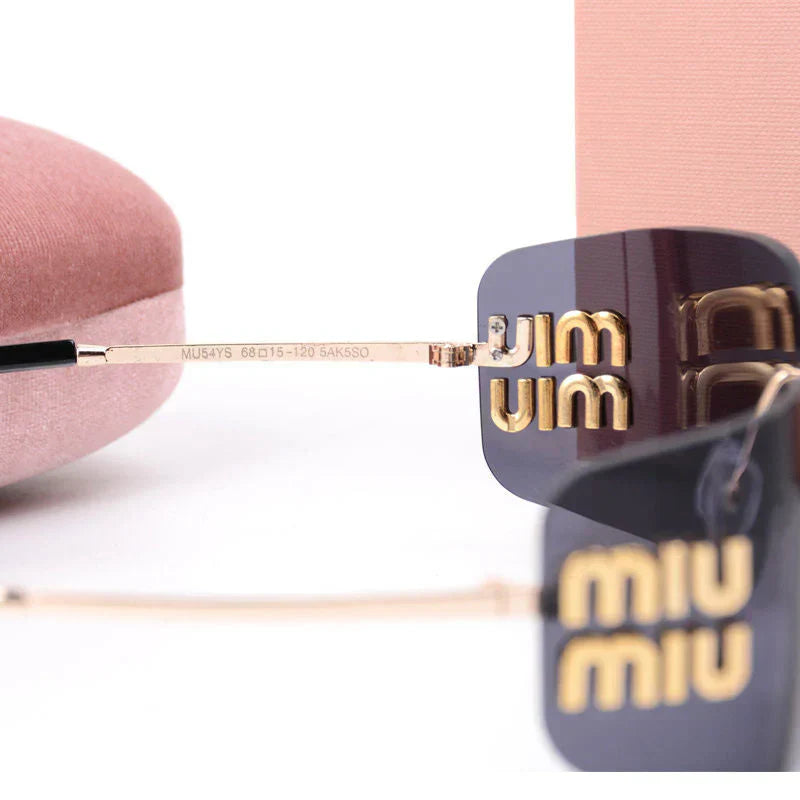 Óculos de sol sem moldura na moda