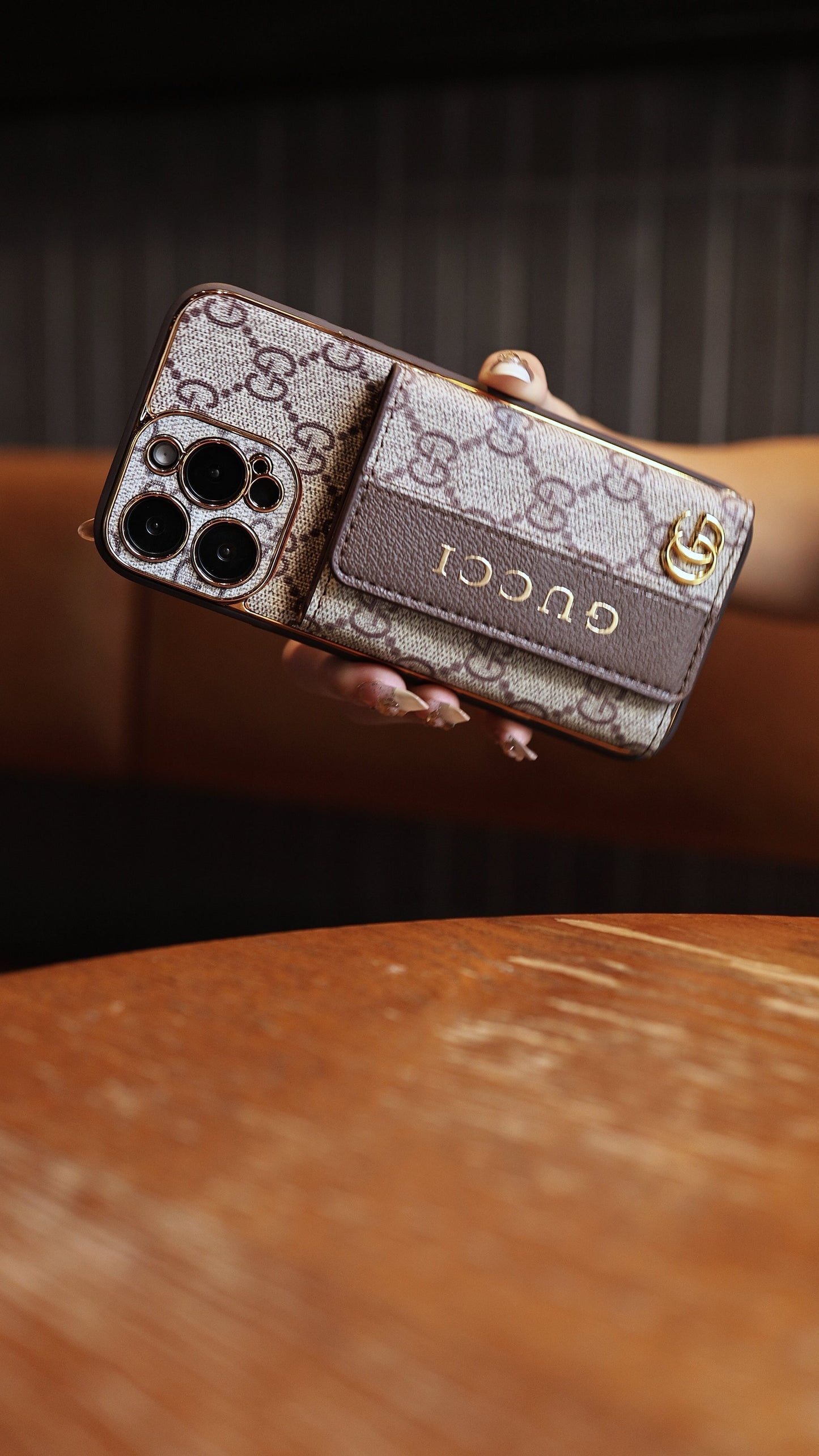 Ylellinen edistyksellinen nahkainen iPhone-kotelo korttitaskulla & Hihna