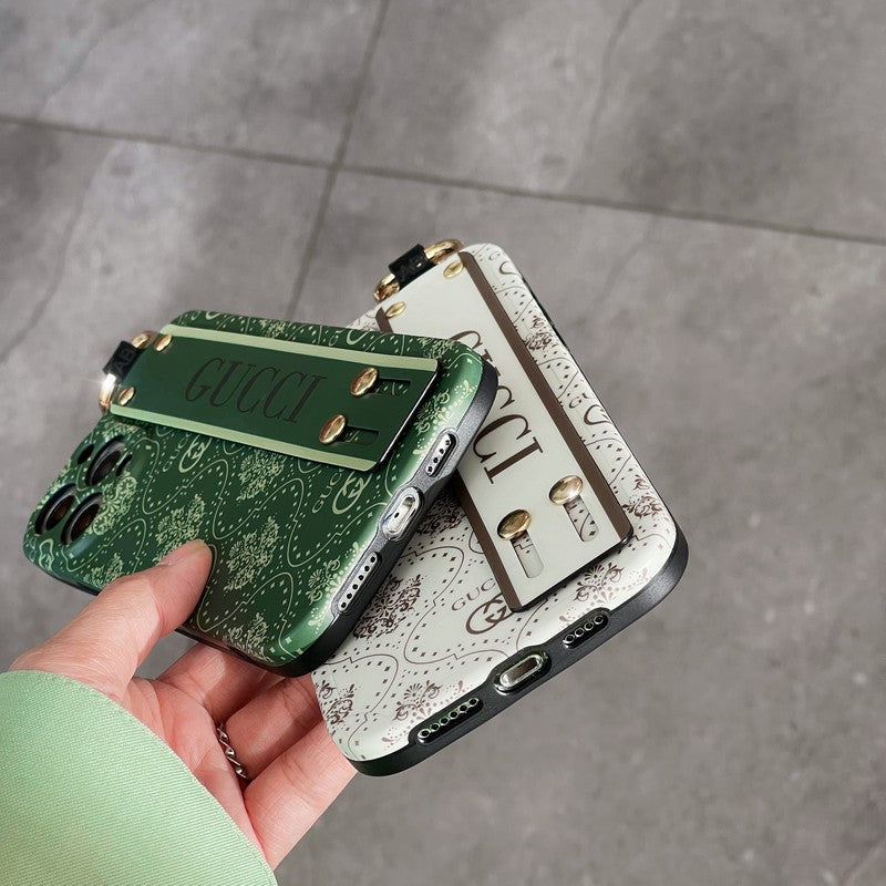 Чехол для iPhone с браслетом GG