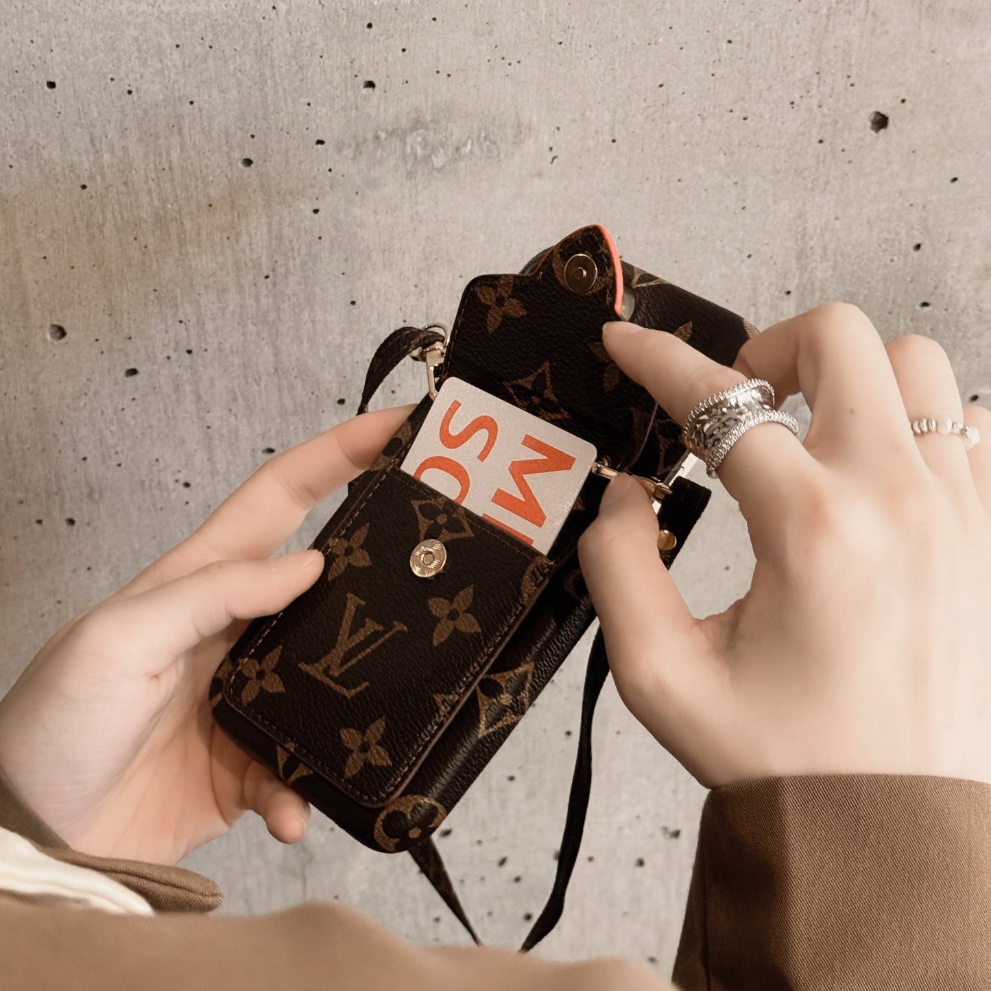 Lou Card Holder Chain iPhone-deksel