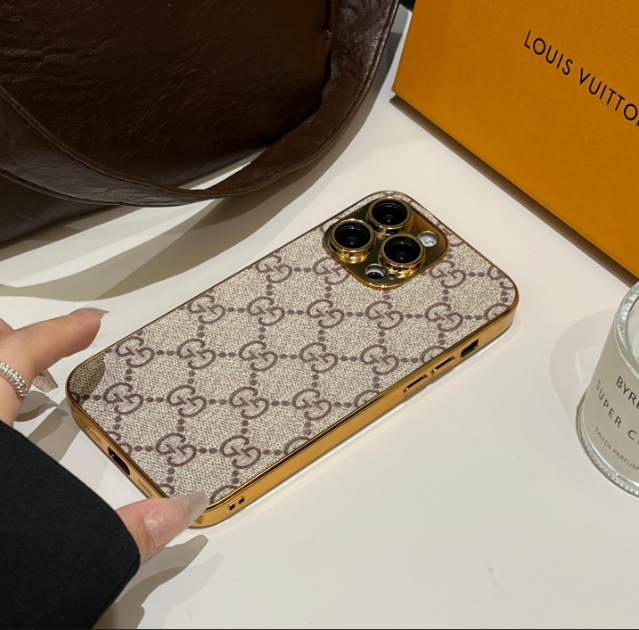 전기 도금된 골드 엣지의 Lou 클래식 모노그램 iPhone 케이스