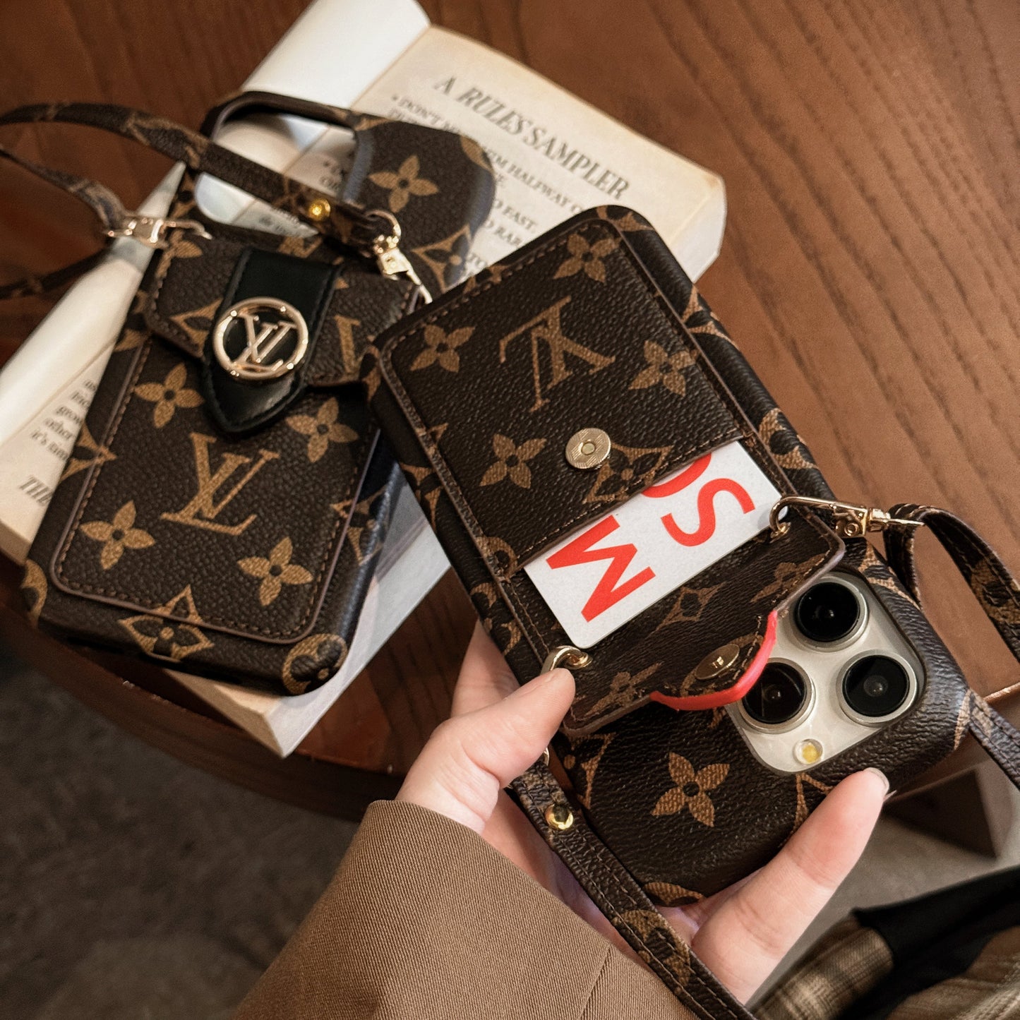 Lou Card Holder Chain iPhone-deksel