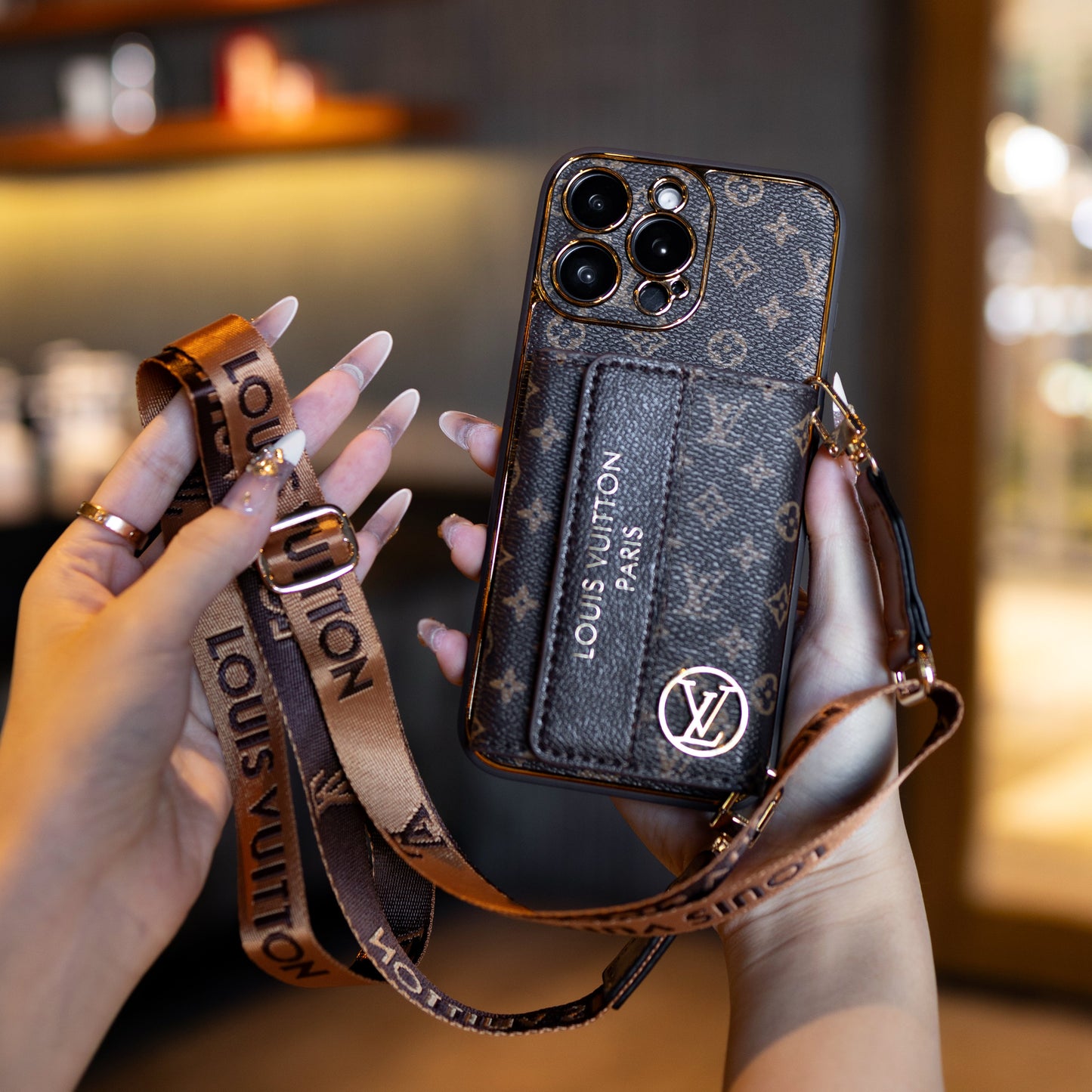 Ylellinen edistyksellinen nahkainen iPhone-kotelo korttitaskulla & Hihna