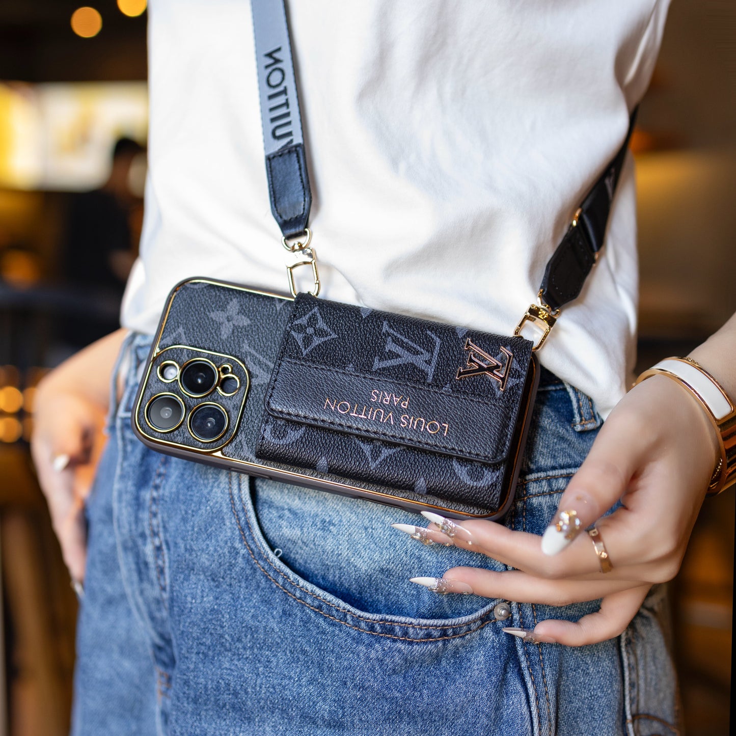 Ylellinen edistyksellinen nahkainen iPhone-kotelo korttitaskulla & Hihna