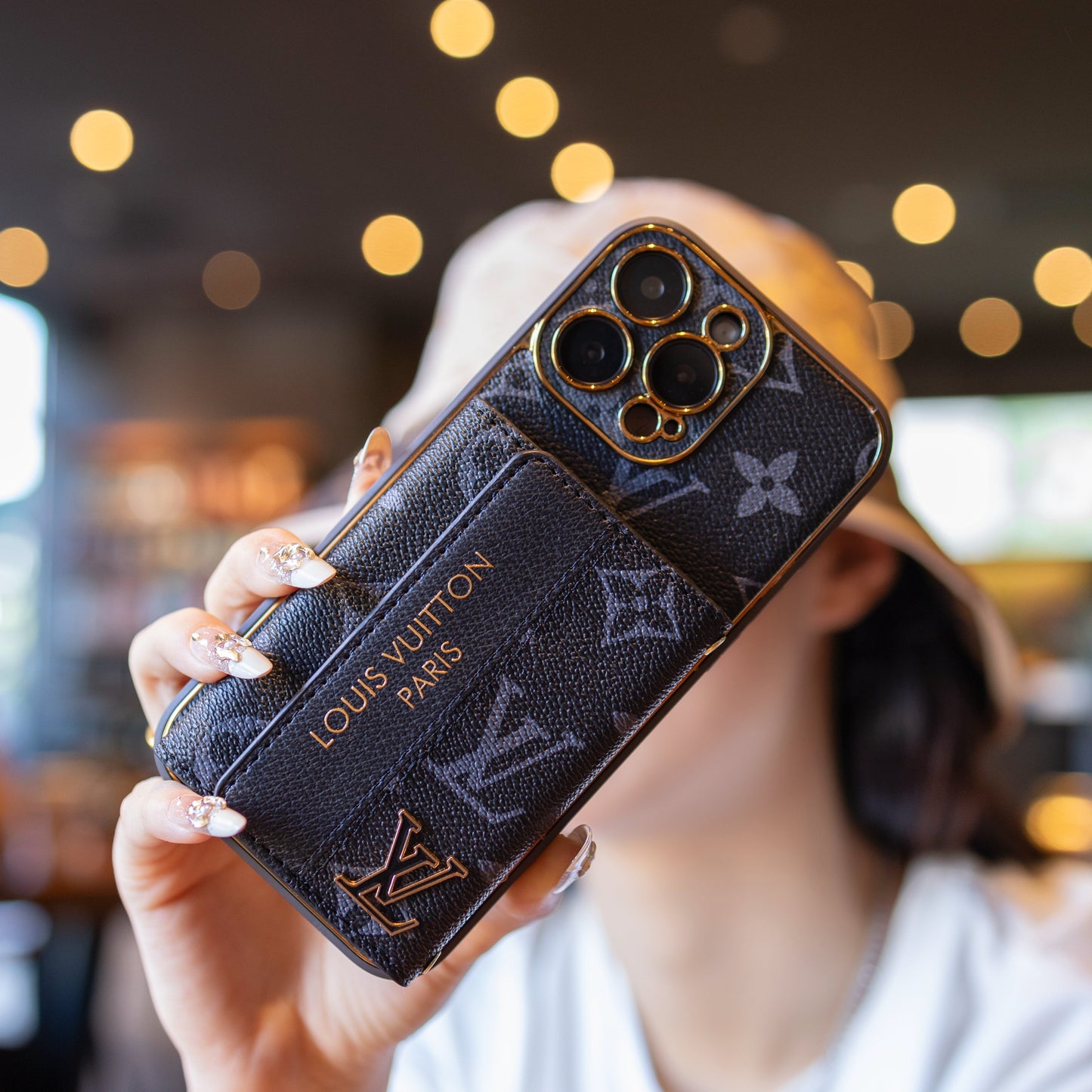 Ylellinen edistyksellinen nahkainen iPhone-kotelo korttitaskulla & Hihna