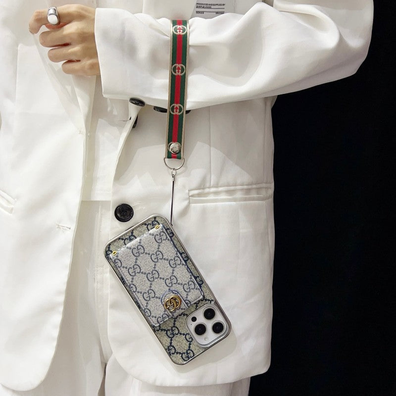 Custodia per iPhone con catena a mano GG